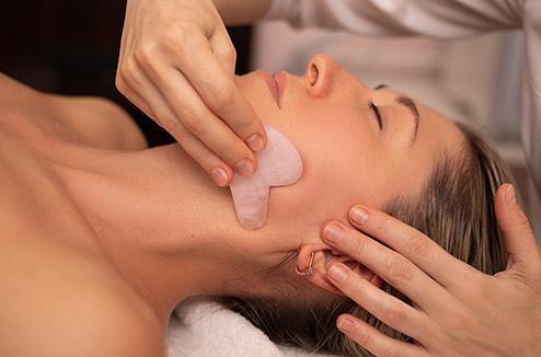 Massage au gua sha 494